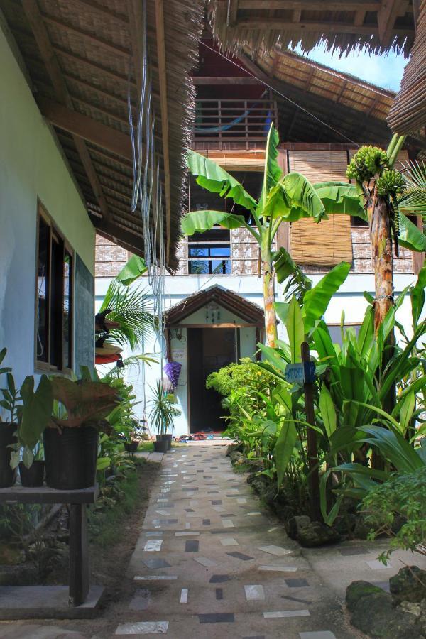 Footprints Homestay (Adults Only) General Luna  Exteriör bild