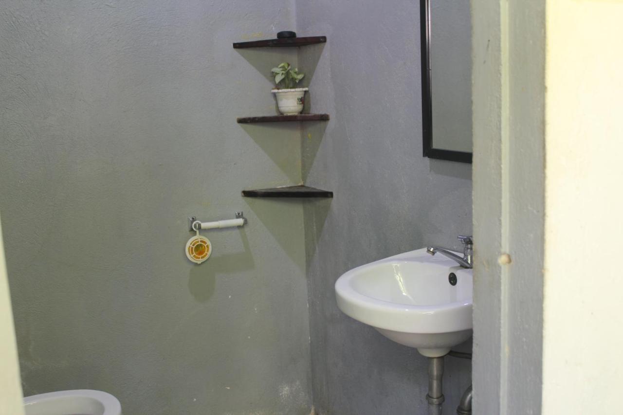Footprints Homestay (Adults Only) General Luna  Exteriör bild